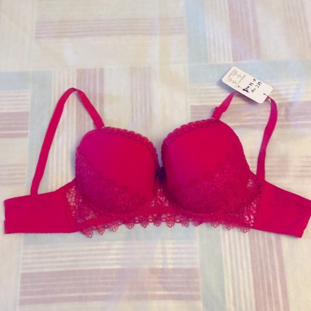 Fuchsia colour beautiful brand new bra ??